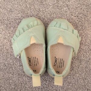 TOMS Light Green Baby Shoes With Ruffle
